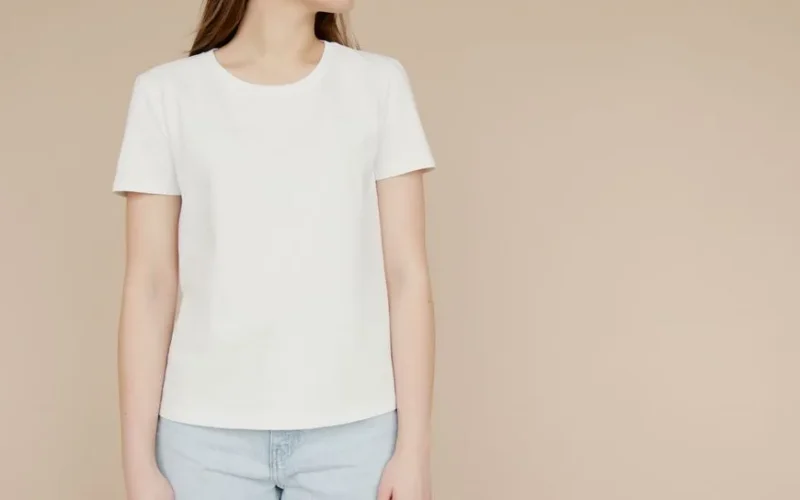 7 trików, jak stylizować basicowe t-shirty, by wyglądały jak z wybiegu