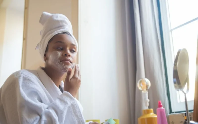 Ceramidy w kosmetykach - kompleksowy przewodnik po odbudowie bariery hydrolipidowej