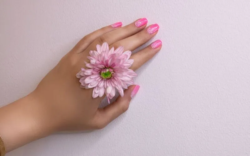 Delikatne Paznokcie: 15 Najmodniejszych Inspiracji na Subtelny Manicure