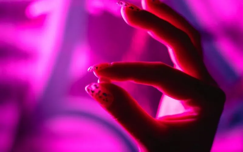 Kolorowy French na Paznokcie: 50 Pomysłów na Modny Manicure