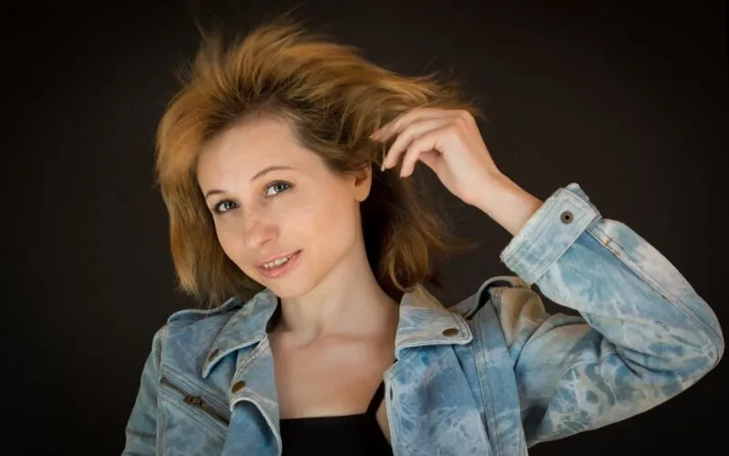 Sombre na ciemnym blondzie - różnice od ombre i balayage