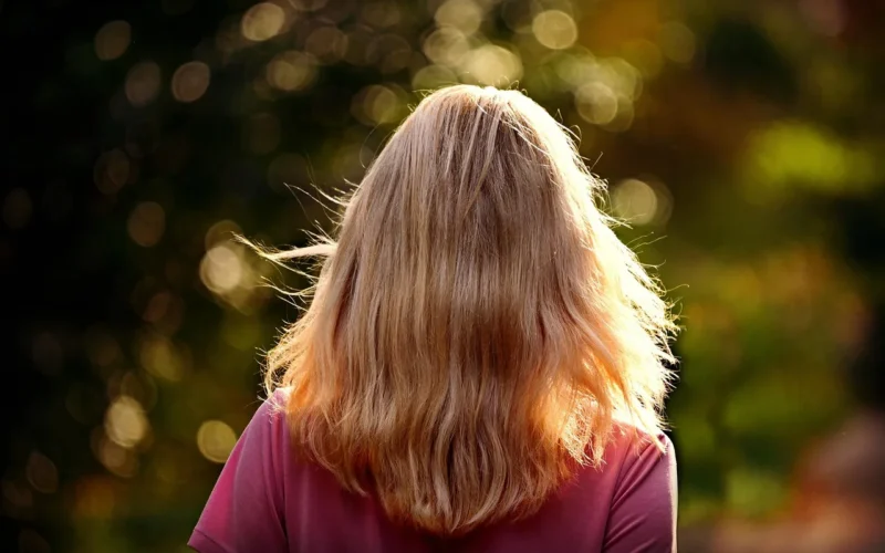 blond włosy, kobieta, płeć żeńska, atrakcyjny, piękny, światło słoneczne, podświetlenie, atrakcja, kaukaski, na dworze, bokeh